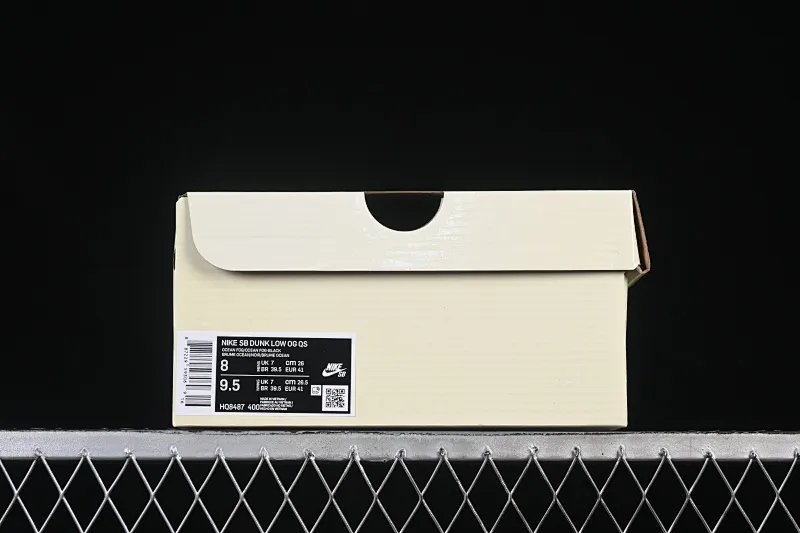 All Categories Nk SB Dunk Series Nk SB Dunk Low Low-top sneakers Supreme x Nike Dunk SB Dunk Low joint black and blue low-top casual skateboard shoes HQ8487-400